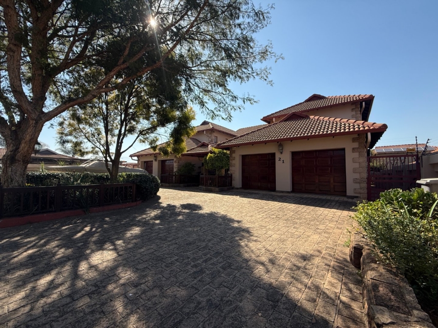 5 Bedroom Property for Sale in Birdwood Estate North West